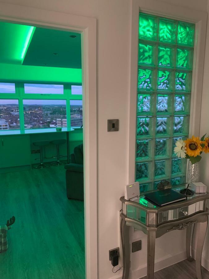 Luxury Panoramic Balcony Swindon Central מראה חיצוני תמונה