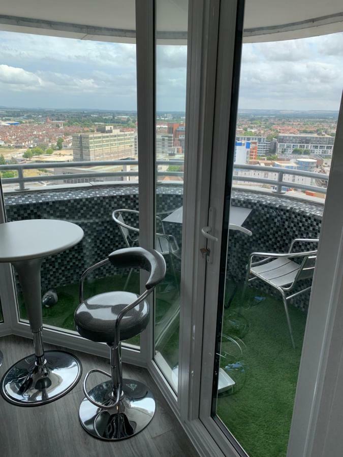 Luxury Panoramic Balcony Swindon Central מראה חיצוני תמונה