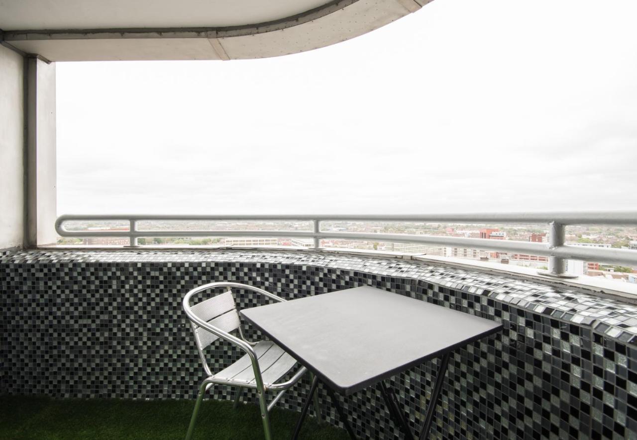 Luxury Panoramic Balcony Swindon Central מראה חיצוני תמונה